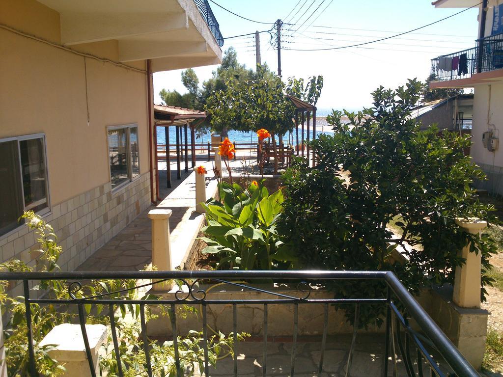 Gkoloi Studios & Apartments Kalyves Polygyrou Bilik gambar